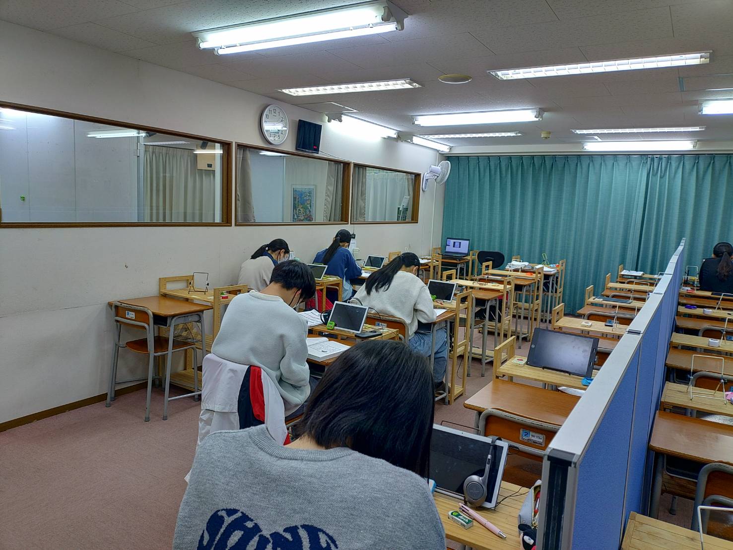 県立入試に向けて過去問に集中する中3生