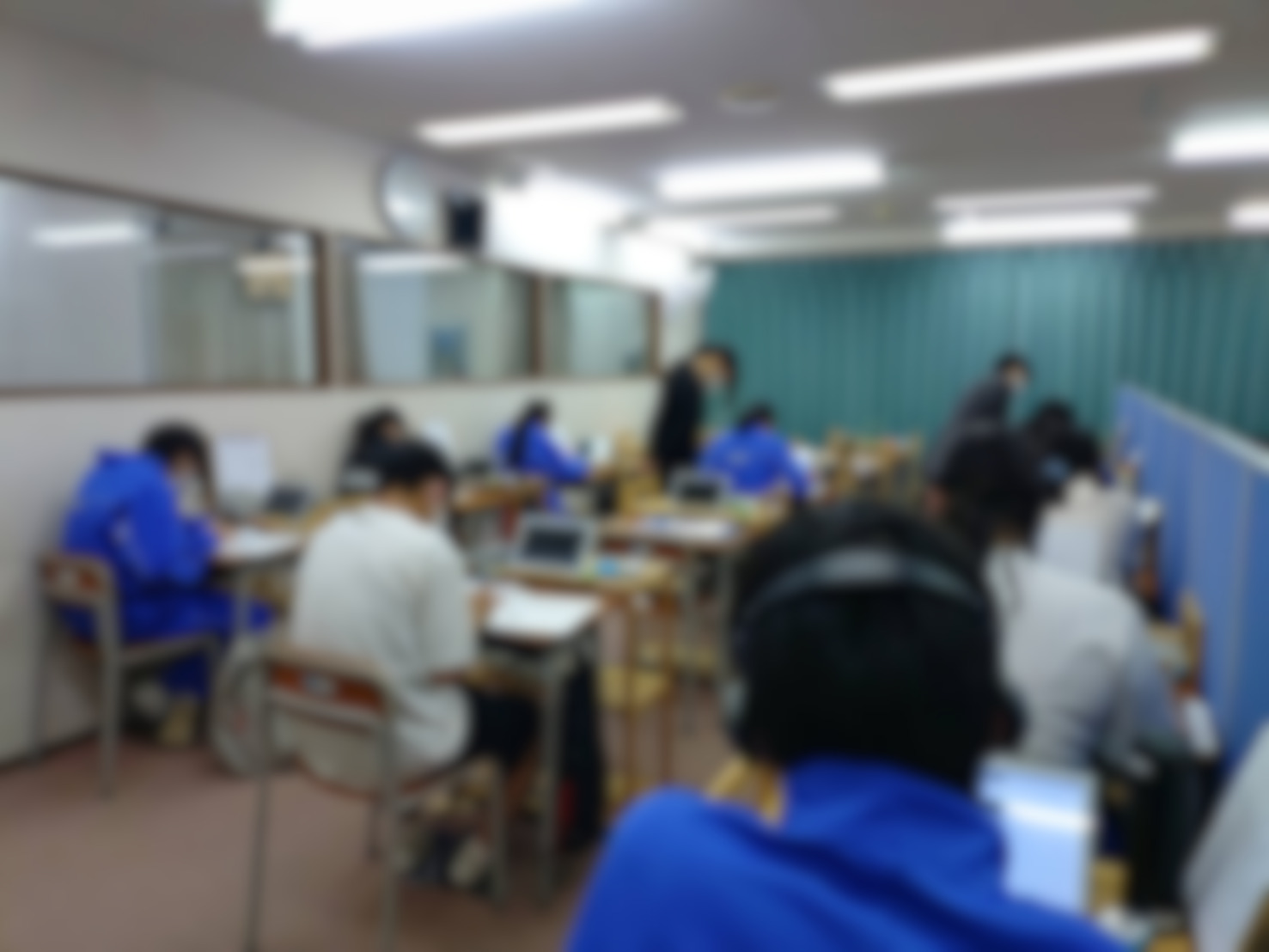 中学生の個別指導風景