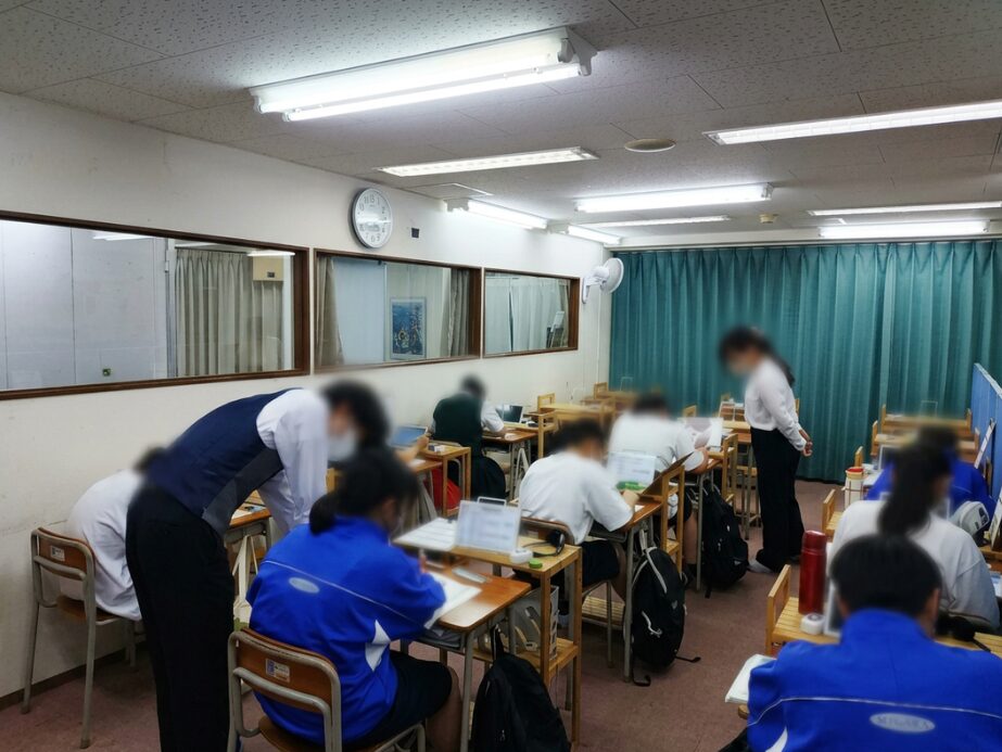 水戸市での個別指導における中1と中2の自立的な<前期中間テスト>対策風景” class=”aligncenter size-full shadow-lg rounded-2xl” style=”max-width: 100%; height: auto; display: inline-block;” /></p>
<p style=