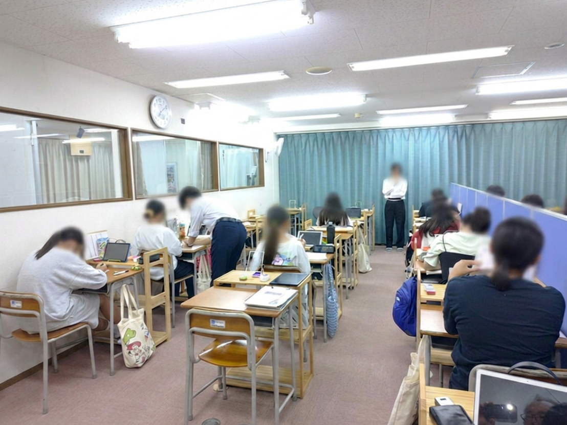 通常授業が再開し、集中して学習に取り組む生徒たち